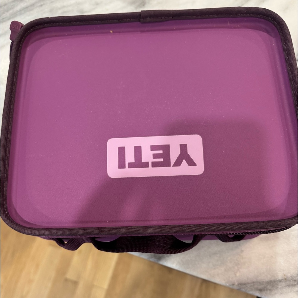 Yeti lunch box